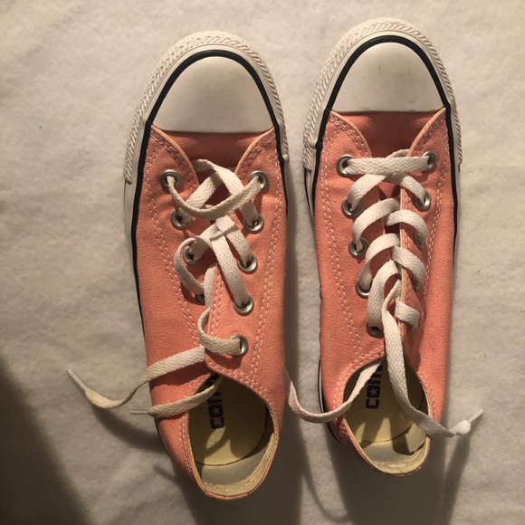 Seasonal Pink Converse all stars - Picture 2 of 7